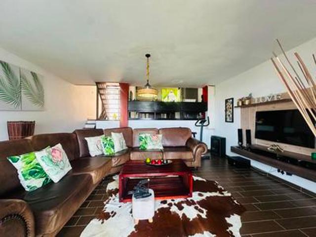 2 bedroom duplex in woodhaven r 870 000