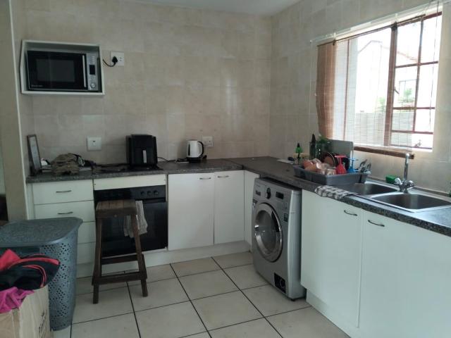 2 Bedroom Duplex To Let in Noordheuwel
