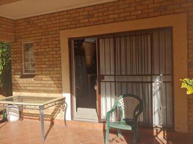 2 bedroom duplex to let in rooihuisk.