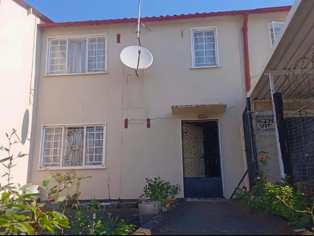 2 Bedroom duplex townhouse freehold for sale in Stanmore, Phoenix