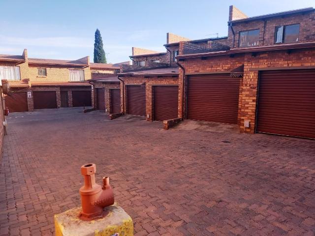 2 Bedroom duplex townhouse sectional for sale in Croydon, Kempton Park
