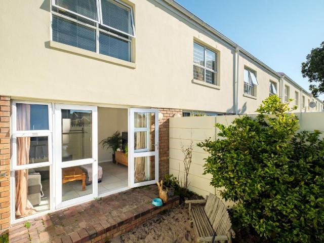 2 Bedroom duplex townhouse sectional for sale in Heathfield, Cape Town