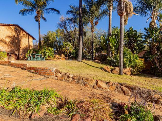 2 Bedroom duplex townhouse sectional for sale in Radiokop, Roodepoort