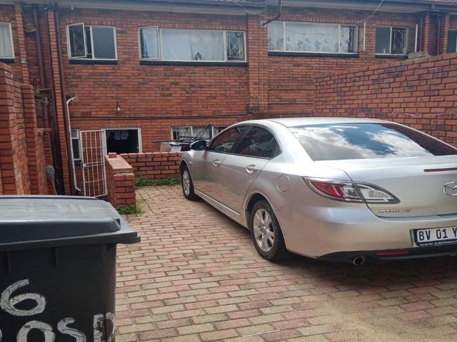 2 Bedroom duplex townhouse sectional for sale in Windsor West, Randburg