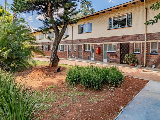 2 Bedroom duplex townhouse sectional for sale in Windsor East, Randburg