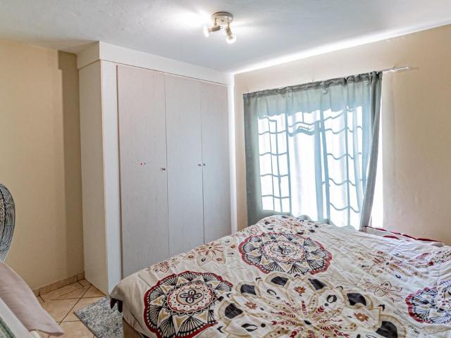 2 Bedroom duplex townhouse sectional for sale in Theresapark, Akasia