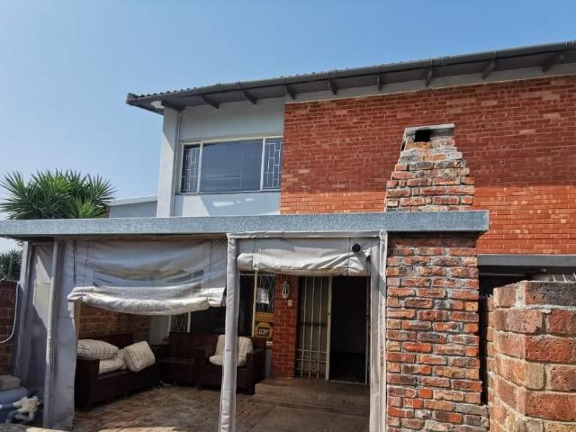 2 Bedroom duplex townhouse sectional to rent in Linton Grange, Port Elizabeth