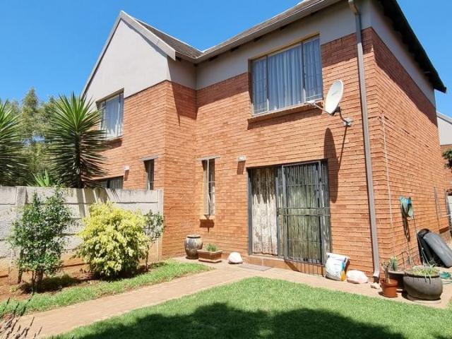 2 Bedroom duplex townhouse sectional to rent in North Riding, Randburg