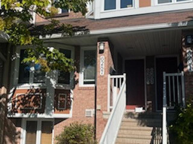 2 Bedroom Executive Townhouse In Orleans