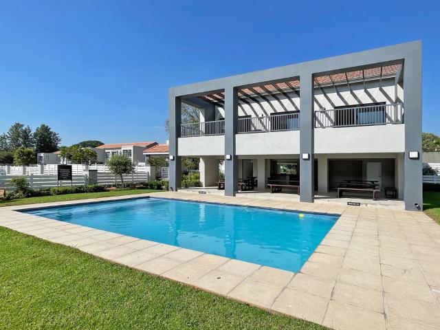 2 Bedroom First Floor Apartment In The River Club
