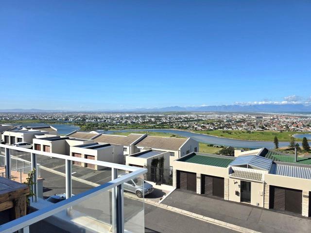 2 Bedroom flat to rent in Muizenberg, Cape Town