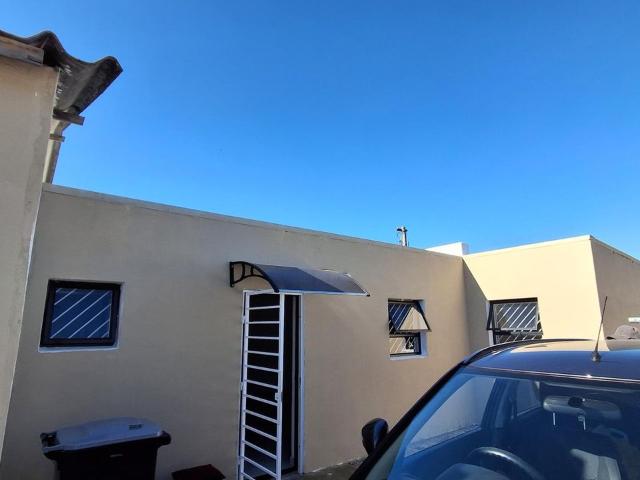 2 Bedroom flat to rent in Belhar, Cape Town