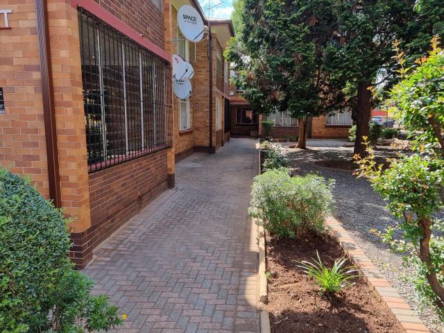 2 Bedroom flat to rent in Florida, Roodepoort