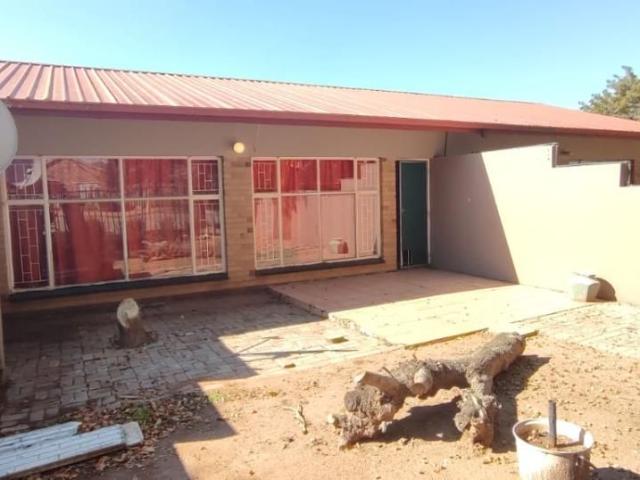 2 Bedroom flat to rent in Songloed, Klerksdorp