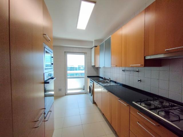 2 bedroom flat with balcony in Parque das Nações