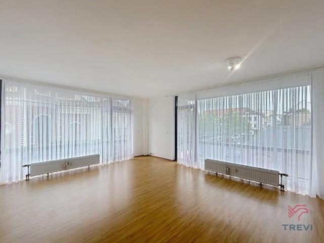2 bedroom flat with parking