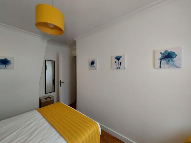 2 Bedroom Flat, with Sacre Coeur View, Paris Amsterdam Apartments for Rent