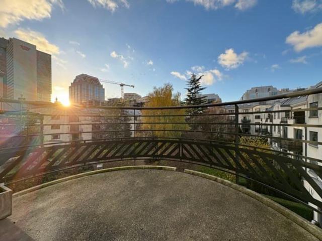 2 bedroom flat with terrace and parking for rent