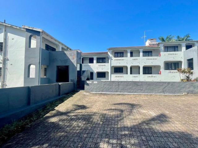 2 Bedroom Flat For Sale in Umtentweni