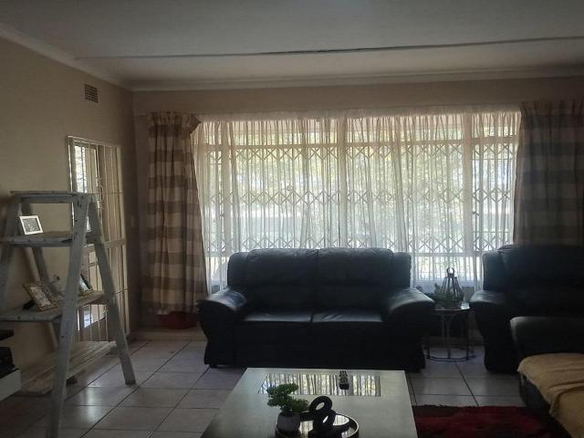 2 Bedroom flat for sale in Vanderbijlpark CW 2