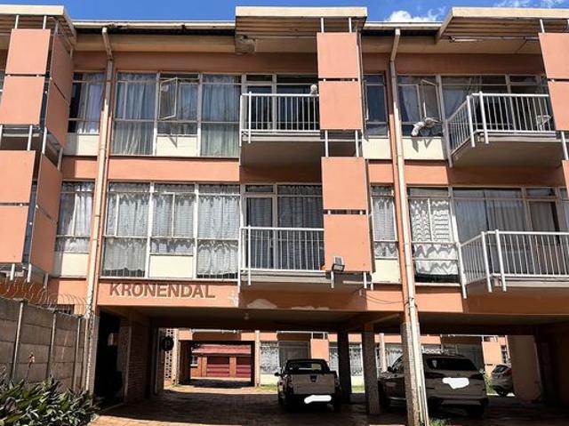 2 Bedroom Flat For Sale in Vanderbijlpark CW 2
