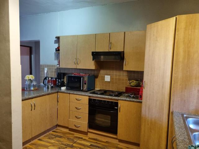 2 Bedroom Flat For Sale in Waterval East