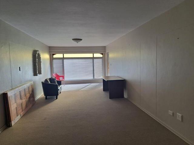 2 Bedroom Flat For Sale in Westdene