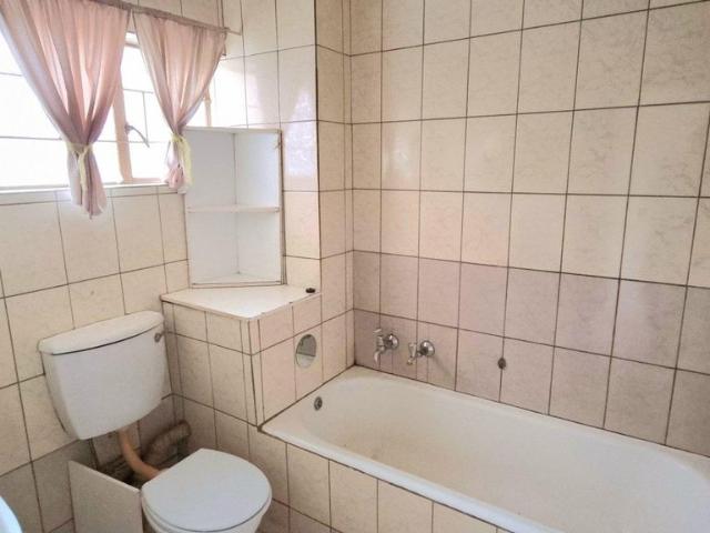 2 Bedroom flat for sale in Witpoortjie, Roodepoort