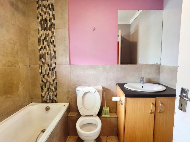 2 Bedroom Flat For Sale in Ferndale