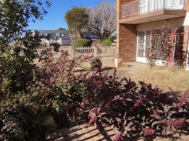 2 Bedroom flat for sale in Flamwood, Klerksdorp