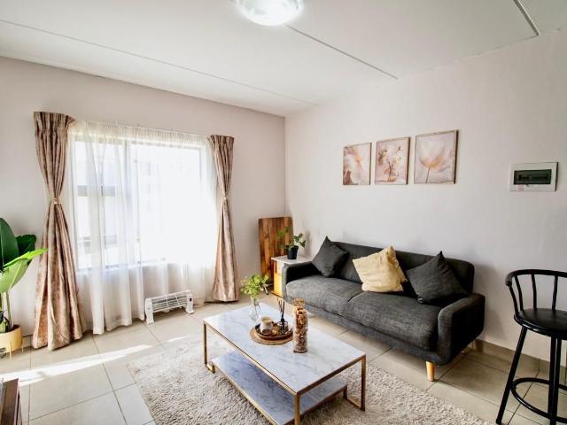 2 Bedroom Flat For Sale in Glen Austin AH