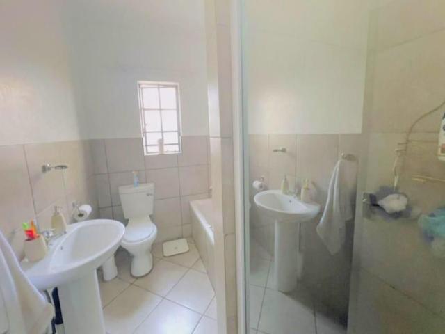 2 Bedroom Flat For Sale in Hoeveld Park