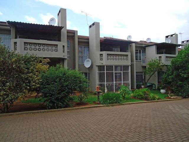 2 Bedroom Flat For Sale in Langenhovenpark