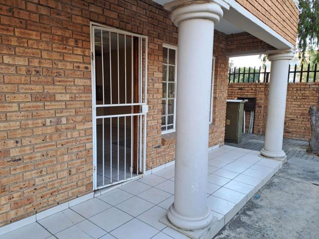 2 Bedroom Flat For Sale in Mid Town