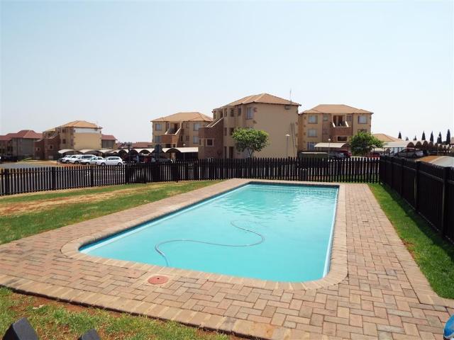 2 Bedroom Flat For Sale in Reyno Ridge