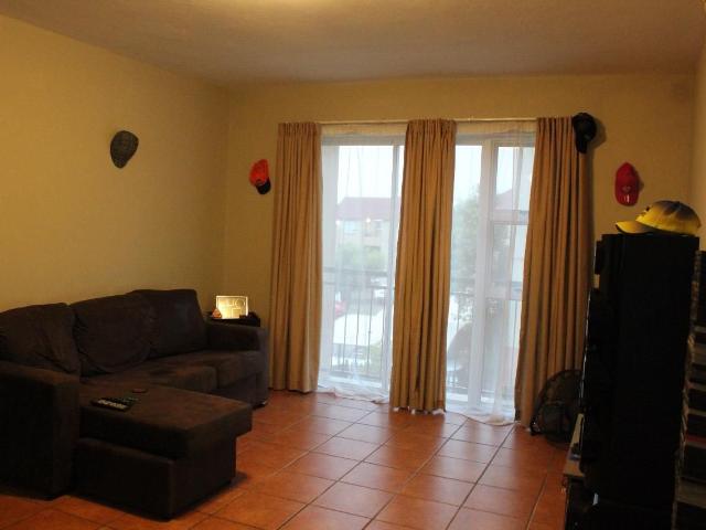 2 Bedroom Flat For Sale in Reyno Ridge