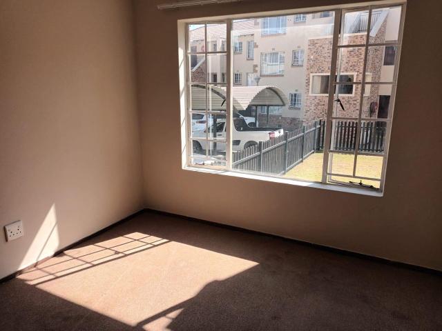 2 Bedroom Flat For Sale in Reyno Ridge