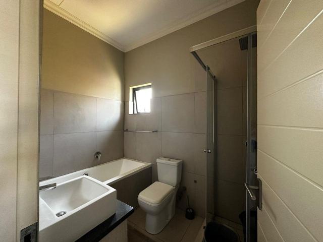 2 Bedroom Flat For Sale in Reyno Ridge