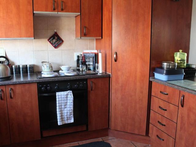 2 Bedroom Flat For Sale in Reyno Ridge
