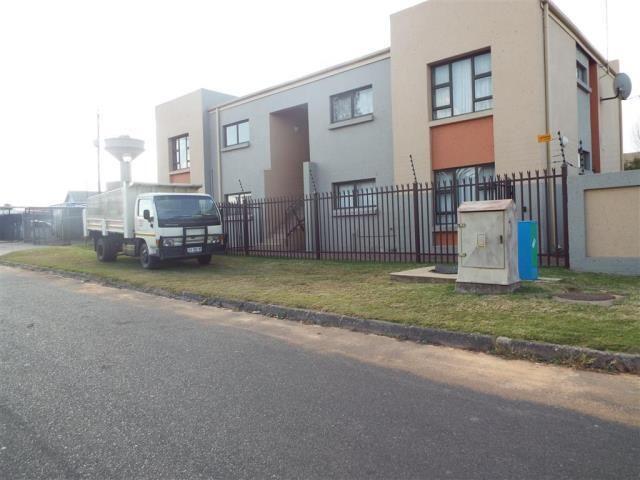 2 Bedroom Flat For Sale in Reyno Ridge