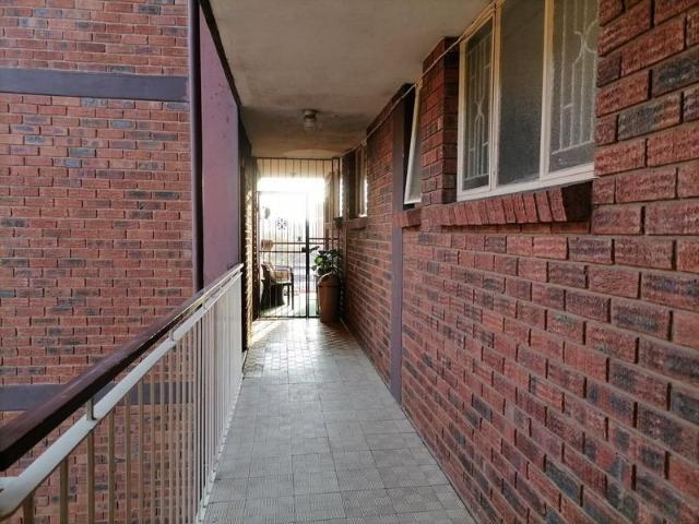 2 bedroom flat for sale in silverton