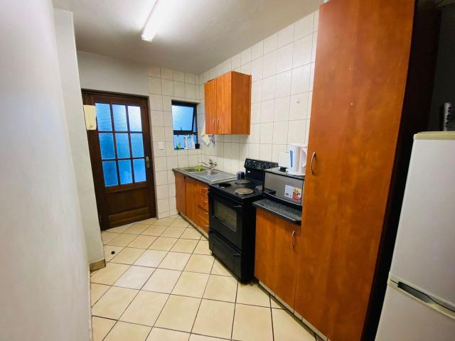 2 Bedroom Flat For Sale in Sonheuwel