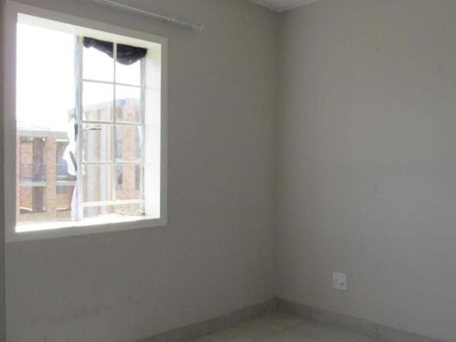 2 Bedroom flat for sale in South Hills, Johannesburg
