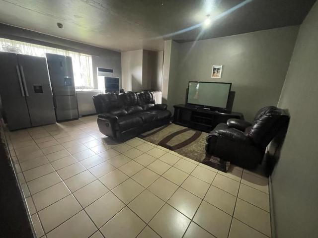 2 Bedroom flat for sale in Sunnyside, Pretoria