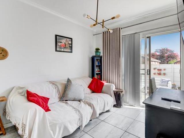 2 Bedroom Flat in Table View