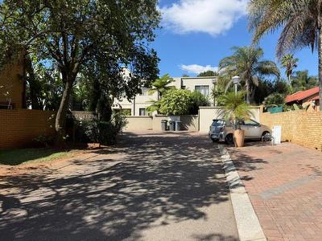 2 bedroom flat in the sought for eld.
