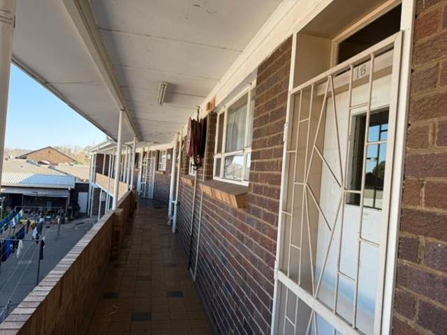 2 Bedroom Flat in Vanderbijlpark CW5