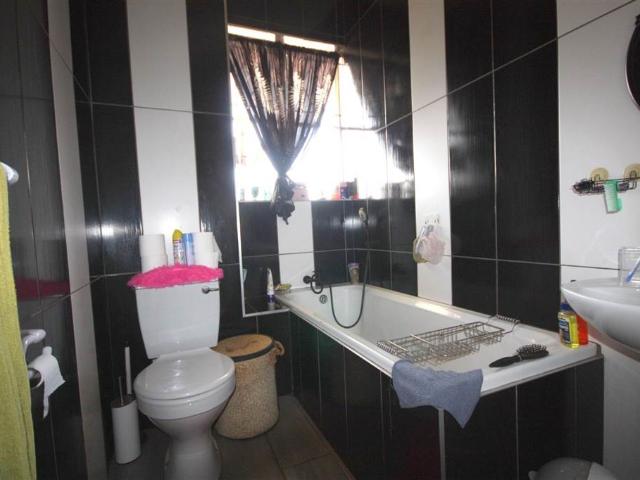 2 Bedroom Flat in Vanderbijlpark CW2