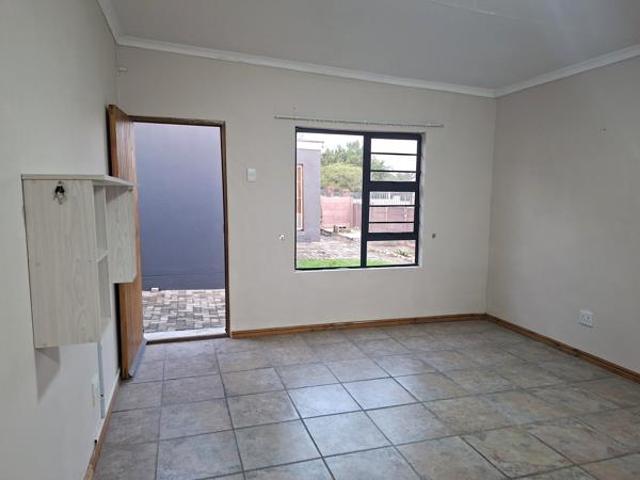 2 Bedroom Flat in Vanes Estate