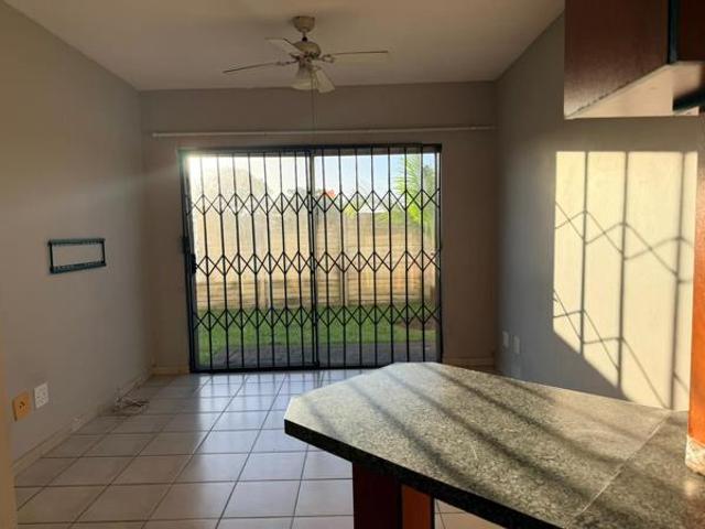 2 Bedroom Flat in Veld En Vlei